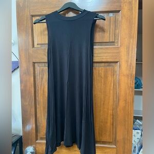 Derek Heart Classic Black Top